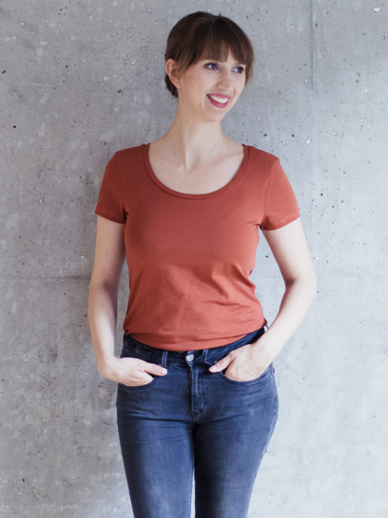 Klassisches T-Shirt nähen mit Schritt-für-Schritt Nähanleitung: Das Schnittmuster T-Shirt Damen der Modular Collection - Schnittduett - Moderne Schnittmuster für Frauen, die minimalistische Mode lieben