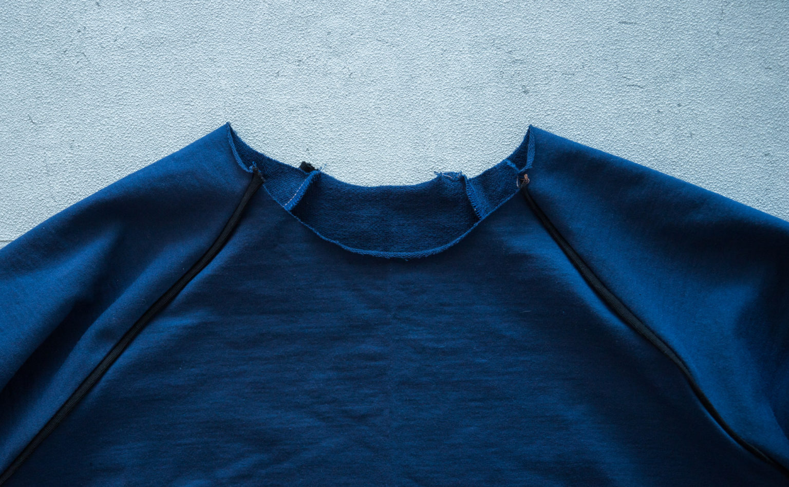 Paspeln Nähanleitung: Sweater Wrapped mit Paspeln in den Raglan Nähten ...